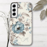 Funda Para Samsung Galaxy S22 Floral azul/marrón claro bonito con inicial<br><div class="desc">Hermoso spray de flores polvorientas de estilo boho azul y blanquecino con follaje marrón claro sobre fondo de concha de huevo con campo de texto para tus iniciales/monograma/nombre.</div>