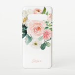 Funda Para Samsung Galaxy S10 Floral de color de agua rosa de Rubor con su nombr<br><div class="desc">Este bonito diseño floral de acuarela femenina tiene rosas blancas y rosas rubias con otras flores mixtas y vegetación. Se incluye una plantilla de texto para personalizar con su nombre, monograma u otro texto deseado. Si desea eliminar por completo el texto de ejemplo, elija "personalizar esta plantilla" y elimine el...</div>