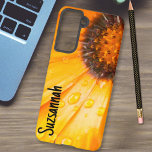 Funda Para Samsung Galaxy S21 Foto floral de cierre de la naranja africana Daisy<br><div class="desc">Personalizar fácilmente el encantador diseño floral añadiendo texto como un nombre, una cita o un dicho. Este funda está adornado con esta brillante y húmeda fotografía de cierre de Daisy, naranja de Primavera Africano. Rellene los campos de la plantilla con su información, elimine todo el texto de los campos o...</div>
