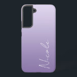 Funda Para Samsung Galaxy S22  Guión de escritura de degradado púrpura personaliz<br><div class="desc">Un estuche de teléfono Samsung personalizado personalizado en un moderno diseño de gradiente morado suave. El tipo de letra del guión de escritura a mano de moda añade un toque único al agregar el nombre.</div>