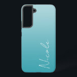 Funda Para Samsung Galaxy S22  Guión de escritura de degradado verde azulado pers<br><div class="desc">Estuche de teléfono Samsung personalizado personalizado en un moderno diseño de gradiente azul verde azulado. El tipo de letra del guión de escritura a mano de moda añade un toque único al agregar el nombre.</div>
