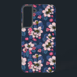 Funda Para Samsung Galaxy S22  La floración de Apple en un azul oscuro<br><div class="desc">Flores de manzana dibujadas a mano y abejas en un fondo azul oscuro</div>