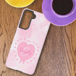Funda Para Samsung Galaxy S21 Moda Color de agua inicial del monograma del coraz<br><div class="desc">Este diseño presenta un fondo acuático rosa y blanco de moda con un centro cardíaco y un monograma de nombre y letra inicial. Personalice los campos de texto con un nombre o apellido e inicial, quite uno o ambos textos o edite utilizando la herramienta de diseño para seleccionar un estilo...</div>