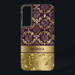 Funda Para Samsung Galaxy S22  Monograma de oro y morado de damasco floral de col<br><div class="desc">Elegantes damascos y remolinos florales de color violeta y dorado. Monograma de personalizable.</div>