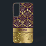 Funda Para Samsung Galaxy S22  Monograma de oro y morado de damasco floral de col<br><div class="desc">Elegantes damascos y remolinos florales de color violeta y dorado. Monograma de personalizable.</div>