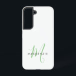 Funda Para Samsung Galaxy S22 Monograma elegante de escritura verde blanca moder<br><div class="desc">Estuche de teléfono monograma elegante de escritura verde blanca moderna. Un elegante monograma de escritura verde combinado con una limpia fuente san-serif en negro aporta un aspecto contemporáneo.</div>