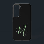 Funda Para Samsung Galaxy S22 Monograma elegante moderno de escritura verde negr<br><div class="desc">Elegante estuche de teléfono monograma moderno de escritura verde negro. Un elegante monograma de escritura verde combinado con una limpia fuente san-serif en blanco,  le da un aspecto contemporáneo.</div>
