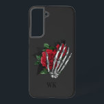 Funda Para Samsung Galaxy S22  Monograma vintage de rosas rojas góticas<br><div class="desc">Estuche caprichoso vintage de teléfono gótico con rosas rojas en una mano esquelética.</div>