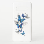 Funda Para Samsung Galaxy S10  Morfo de las mariposas voladoras azules<br><div class="desc">Morfo de las mariposas azules voladoras y mariposas blancas en un fondo abstracto y claro. Morfo. Diseño con morfo de mariposas azules.</div>