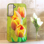 Funda Para Samsung Galaxy S22  Naranja fotográfico de época Tulip FlowersTemplate<br><div class="desc">Este diseño presenta una foto vintage floral de primer plano de tulipanes naranjas con bordes amarillos. Personalice el campo de plantilla,  quite el texto o edite utilizando la herramienta de diseño para seleccionar el estilo de fuente,  el tamaño y el color que prefiera.</div>