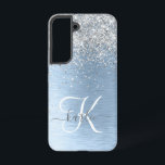 Funda Para Samsung Galaxy S22 Nombre del monograma del Purpurina plateado Metali<br><div class="desc">Personaliza fácilmente este diseño de estuche de teléfono de moda de moda con purpurina brillante de bonito plateado sobre un fondo metálico cepillado azul.</div>