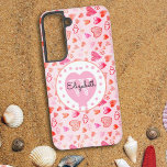 Funda Para Samsung Galaxy S22 Patrón colorido del corazón rosado Monograma Coraz<br><div class="desc">Este estuche de teléfono de moda presenta un fondo de color pastel de agua y diseño de puntos de corazón rosado y polka con nombre y monograma de letra inicial. Personalice los campos de texto con un nombre o apellido e inicial, quite el texto o edite utilizando la herramienta de...</div>