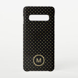 Funda Para Samsung Galaxy S10 Patrón de puntos de polka dorado Monograma Negro i<br><div class="desc">Un patrón atemporal de los puntos de la polka dorada sobre un fondo negro clásico con un primer monograma. Personalice fácilmente su original y también puede cambiar el color del fondo y del tipo de letra si lo desea a través de la opción Personalizar adicional.</div>