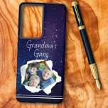 Funda Para Samsung Galaxy S21  Personalizado de papel fotográfico Punch Hole Text<br><div class="desc">Este diseño de plantilla incluye una foto de marcador de posición de niños que salen a través de un agujero de papel perforado que USTED REEMPLACE con su foto favorita de miembros de la familia o un mascota. Una foto cuadrada o una foto horizontal con sujetos en el centro funcionará...</div>