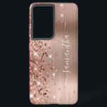 Funda Para Samsung Galaxy S21 Ultra Rosa Purpurinoso de oro Relieve metalizado Girly S<br><div class="desc">Girly faux brillantemente rosa purpurina de oro destaca en el borde izquierdo, sobre un falso color negro y rosa de Relieve metalizado metalizado rojo oscuro y cepillado. La firma moderna de las gafas presenta un elegante tipo de letra de caligrafía blanca con colas decorativas en formato vertical. Personalizar los estilos...</div>