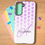 Funda Para Samsung Galaxy S21 Rústico Polka Dot Heliotrope Púrpura Patrón Cardía<br><div class="desc">Este diseño presenta un fondo blanco oscuro sobre un punto de polka rodeado de un patrón de corazón púrpura de heliotropía pastel rústico. El texto de la plantilla ofrece la oportunidad de un nombre, monograma o ambos. Personalice los campos de texto, elimine cualquier texto o edite utilizando la herramienta de...</div>