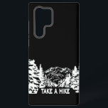 Funda Para Samsung Galaxy S22 Ultra Toma una cita de Hike en el paisaje de montaña mon<br><div class="desc">Ilustracion monocromo con vistas a las montañas y dibujo de madera de invierno nevado al estilo de madera</div>