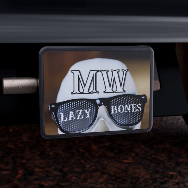 Funny Lazy Bones Guay Skull Monograma Cubierta Hit (Perfect hitch cover for the lazy bones in your family. Add their initials!)