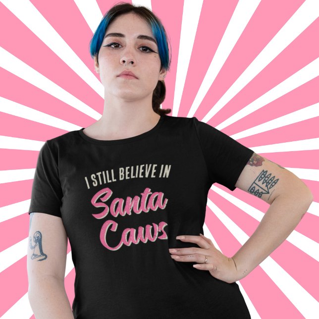 Funny Navidades Santa Crow, creo (Funny plus size women's Christmas t-shirt features a a retro style crow with a Santa hat.)