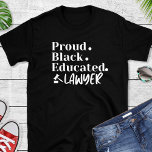 Funny Orgulloso abogado negro camiseta negra<br><div class="desc">Camiseta divertida para los orgullosos abogados negros y cualquiera en la profesión legal. La camisa es para los que quieren ver el humor en su profesión. Un gran regalo para los abogados. Un regalo de graduación divertido para un abogado estudiante o uno que acaba de graduarse. El diseño está en...</div>
