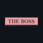 Funny placa con el nombre del escritorio "The Boss<br><div class="desc">Este gracioso plato de nombres de escritorio recuerda a todos los que están a cargo. Perfecto para un jefe,  director ejecutivo u otro.</div>