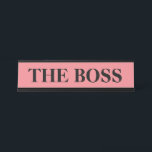 Funny placa con el nombre del escritorio "The Boss<br><div class="desc">Este gracioso plato de nombres de escritorio recuerda a todos los que están a cargo. Perfecto para un jefe,  director ejecutivo u otro.</div>