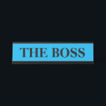 Funny placa con el nombre del escritorio "The Boss<br><div class="desc">Este gracioso plato de nombres de escritorio recuerda a todos los que están a cargo. Perfecto para un jefe,  director ejecutivo u otro.</div>