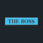 Funny placa con el nombre del escritorio "The Boss<br><div class="desc">Este gracioso plato de nombres de escritorio recuerda a todos los que están a cargo. Perfecto para un jefe,  director ejecutivo u otro.</div>