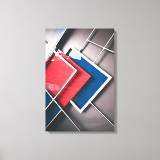Fusión dinámica: arte geométrico rojo y azul en la