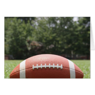 Fútbol en verde cerrado de hierba