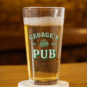 Gafas de cerveza verdes establecido por tu año de 