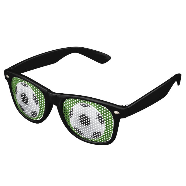 Gafas De Fiesta Retro Balón de fútbol moderno sobre verde  (Ángulo)