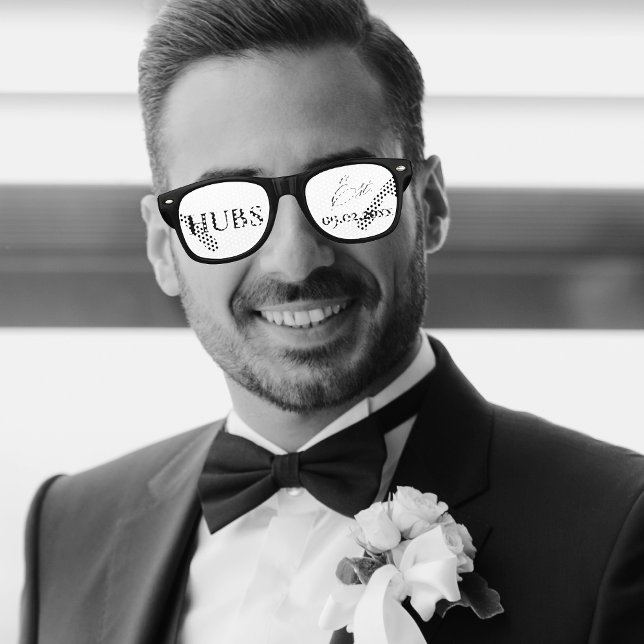 Gafas De Fiesta Retro Boda de Novedad Cuta Keepsake Hubs (These fun sunglasses will make for a fun photo op on your wedding day.)