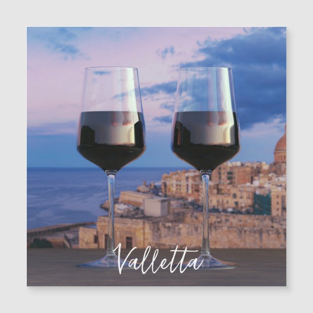 Gafas de vino con vistas a la puesta de sol sobre  (Anverso)