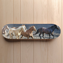 Gallopaje de caballos en Skateboard