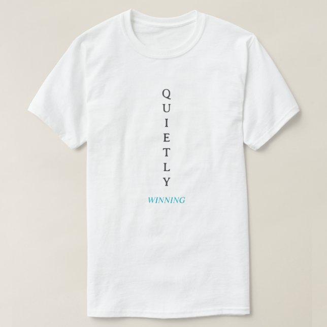 Ganando en Silencio – Camiseta con tipografía mini (Diseño del anverso)