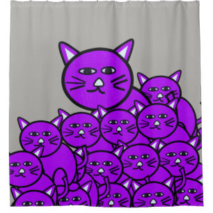 Gatito con cortina de ducha