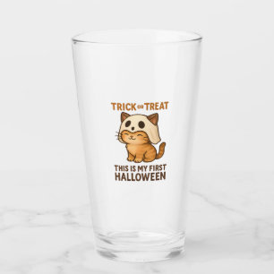 gatito con máscara listo para su primer Halloween