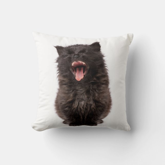 Gatito de bostezo lindo en una almohada (Anverso)