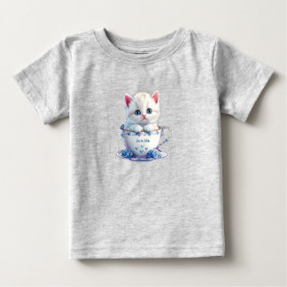 Gatito en la Copa Flores Azules Camiseta bebé