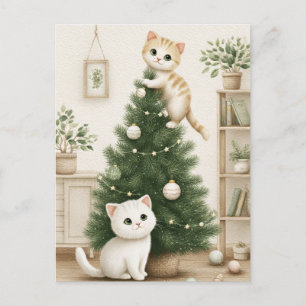 Gatitos lindos jugando con el árbol de Navidad