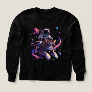 Gato astronauta viajando por el espacio