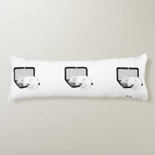 Gato blanco durmiendo en la almohada del cuerpo de