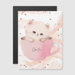Gato blanco rosado en una taza de té