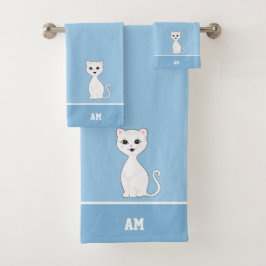 Gato Blanco y Monograma sobre Azul Claro