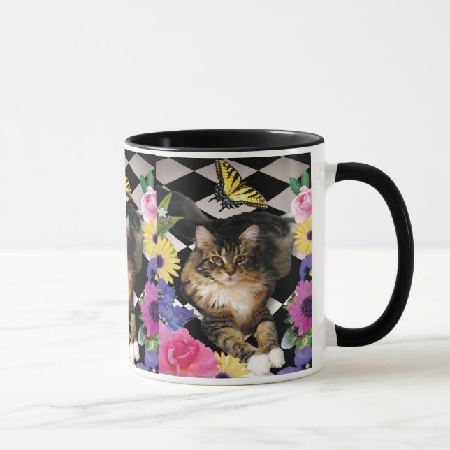Gato bonito del gatito en taza del jardín de la (Derecha)