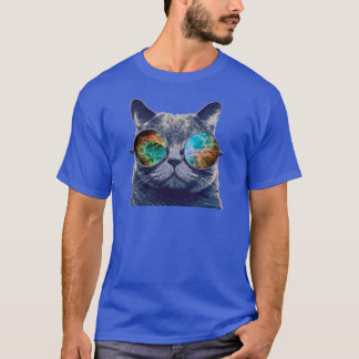 Gato con la camiseta de los vidrios del espacio