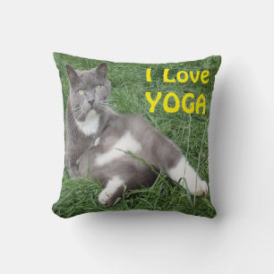 Gato de almohada me encanta el yoga