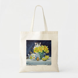 Gato de calicó detrás de la bolsa de asas de las