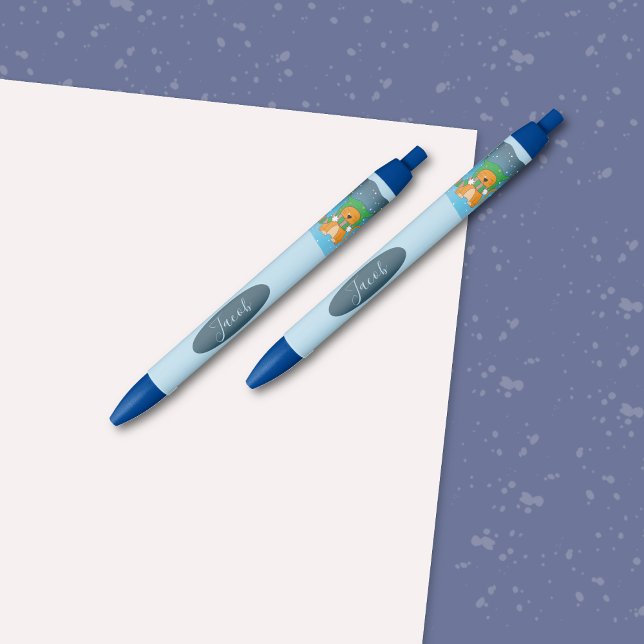 Gato de jengibre personalizado en la pluma de niev (Cartoon ginger cat pens with name . )